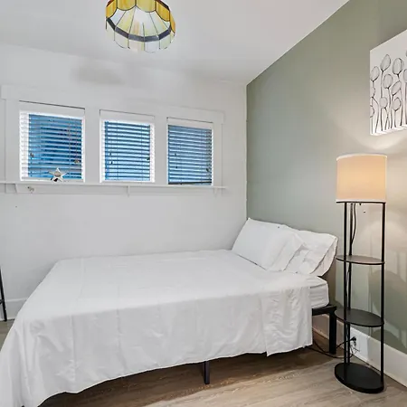 Vintage 3 Bedroom Home In Prime Eastlake Seattle With Private Parking Extérieur photo