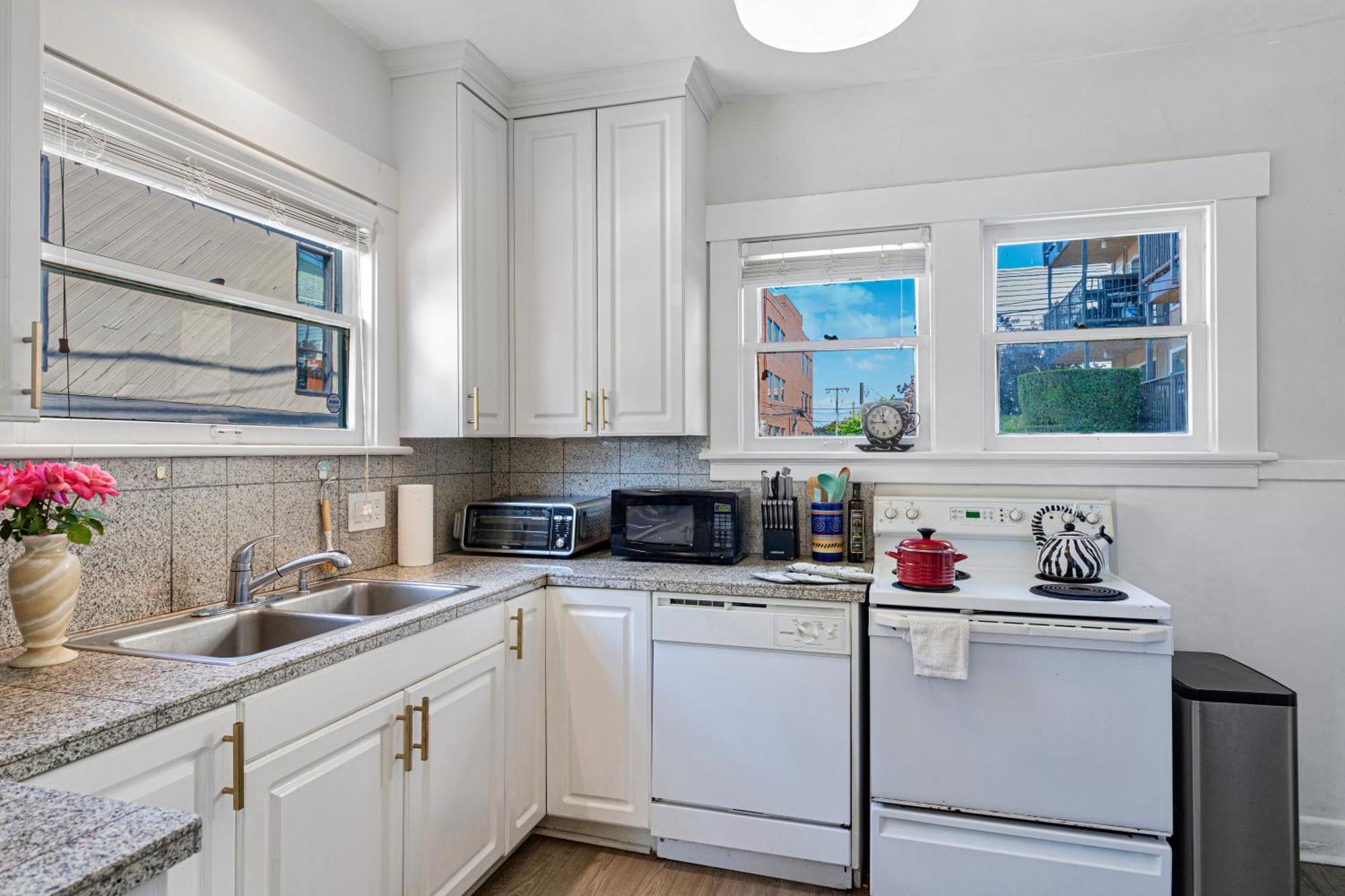 Hébergement de vacances Vintage 3 Bedroom In Prime Eastlake With Private Parking