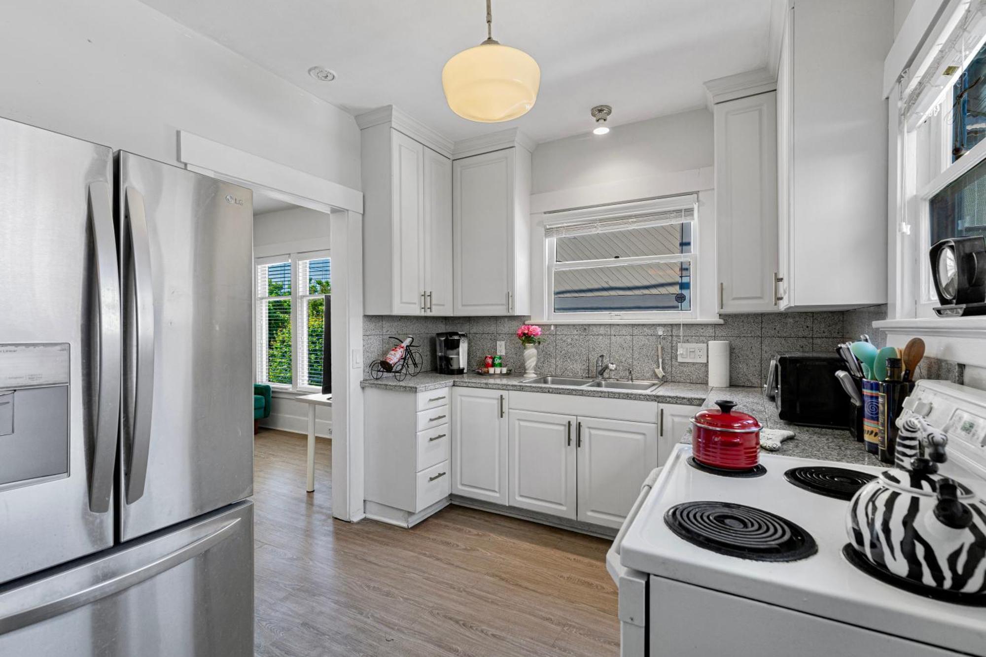 Hébergement de vacances Vintage 3 Bedroom In Prime Eastlake With Private Parking *